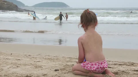 Kid plays at beach 스톡 동영상 26081447