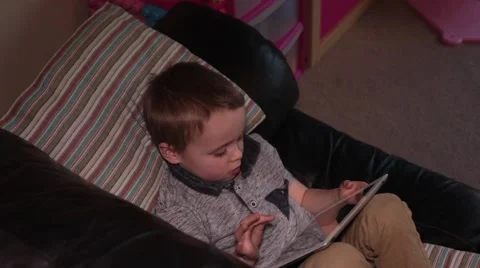 Kid plays game on his tablet 库存影片 47142534