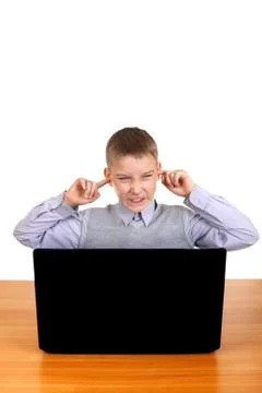 Kid plug the Ears Foto stock