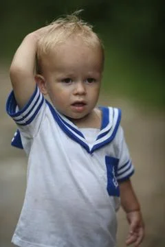 Kid puzzled scratching his head Stock Photos
