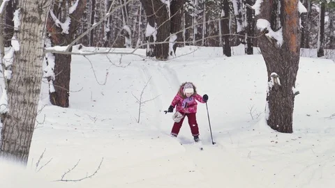 Kid slide skiing in winter forest hill 動画素材 102327297