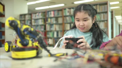 A kid students in a robotics project during a STEM class Video stock 320787762