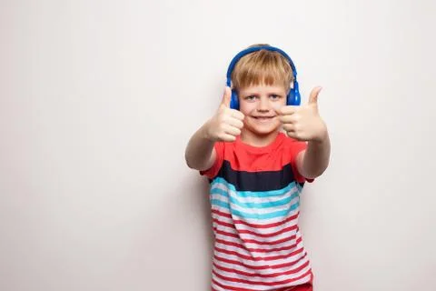 Kid Studio Shoot Using Headphone Listening Music. Isolated on white 스톡 사진