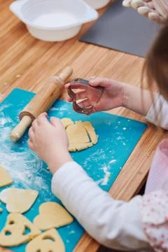 Kid taking part in baking workshop Foto stock