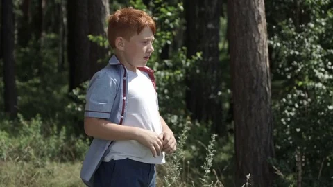 Kid throwing ball on nature background Stockbeeldmateriaal 78233876