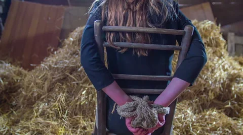 Kidnapper comes with knifes from behind Vídeos de archivo 46889260