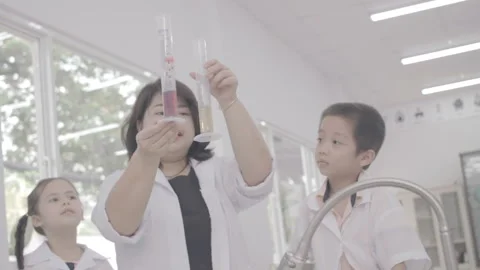Kids are learning science at laboratory Stock Footage 134225552