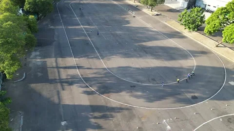 Kids are practicing roller skates with coach on the small circuits. 4k Vídeos de archivo 247347954