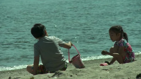 Kids on a beach Stock-Footage 52948441