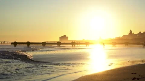 Kids chasing waves Vidéo 302994977