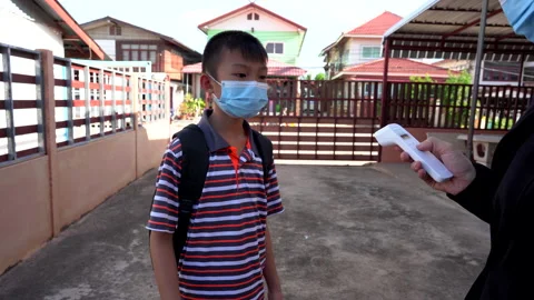 Kids checking body temperature by infrared thermometer for protect and safety 库存影片 132586696