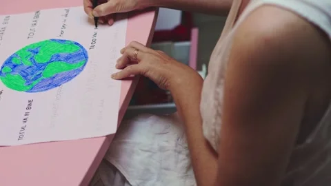 Kid's drawing with 'all will be ok' slogan for pandemic hope Видео 279436972