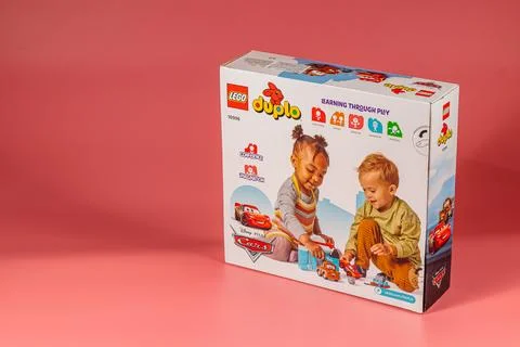 Kids exploring creativity with building blocks at home Foto stock