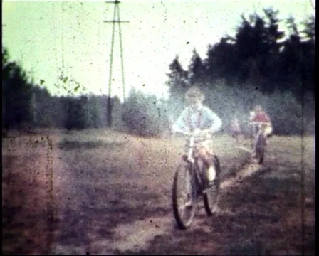 Kids In A Field Vídeo Stock 1062876