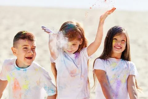 Kids having fun by playing with colored powder 库存照片
