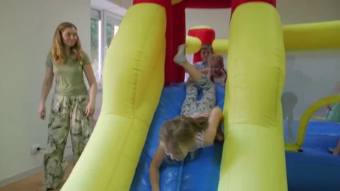 Kids Inflatable Slide Vidéo 140001733