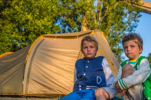 Kids looking at sunset Stock Photos