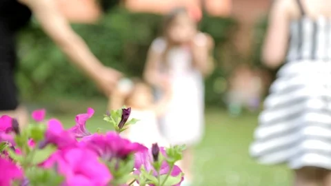 Kids making bubbles 스톡 동영상 96618720