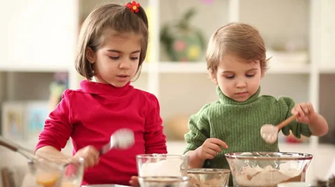 Kids making cake Stock-Footage 35459233