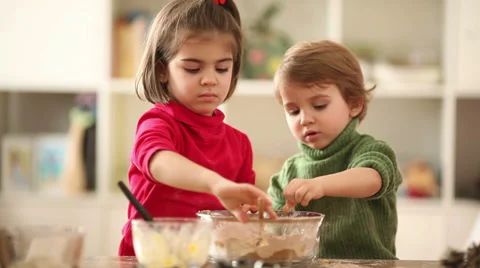 Kids making cake Stock-Footage 35460802