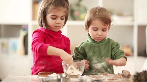 Kids making cake Stock-Footage 35460992