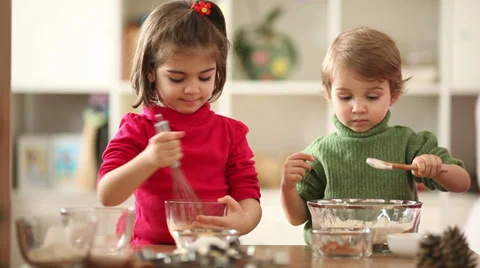 Kids making cake Stock-Footage 35472583