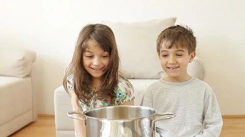 Kids making popcorn by themselves. Stock Footage 22898593