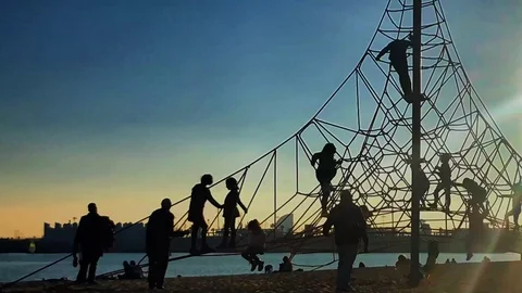 Kids on monkey bars Stockbeeldmateriaal 99455625
