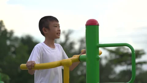 Kids playing and exercing on public outdoor gym park Vídeos de archivo 135541286