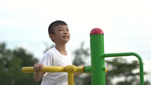 Kids playing and exercing on public outdoor gym park Vídeos de archivo 135544621