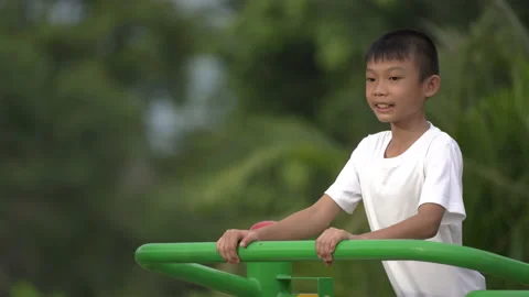 Kids playing and exercing on public outdoor gym park Vídeo Stock 135545966
