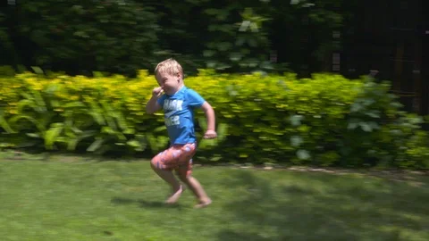 Kids playing in an inflatable pool 스톡 동영상 112945809