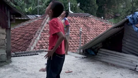 Kids playing kites Stock-Footage 254338645