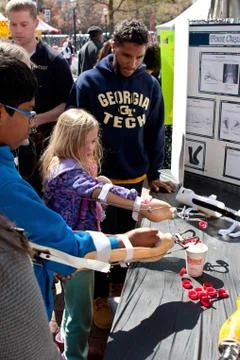 Kids Practice Using Prosthetic Arms At Atlanta Science Fair Stock Photos