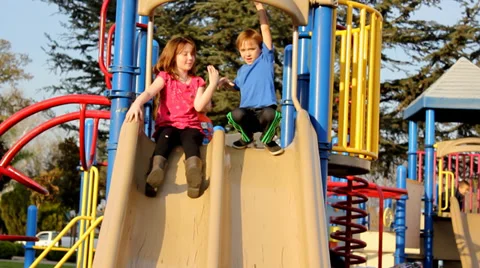 Kids on slide 스톡 동영상 37233485