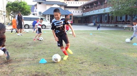 Kids soccer practice Stock Footage 46850890