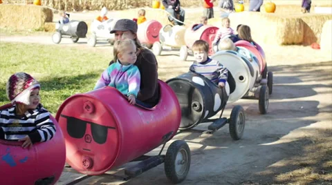 Kids train 動画素材 32271496