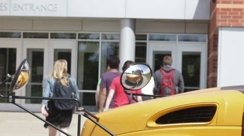 Kids walking to school Vídeos de archivo 30953535