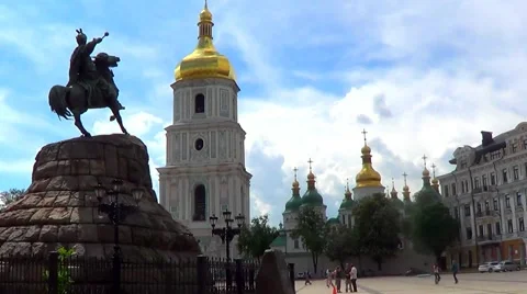 Kiev, Saint Sofia cathedral and monument to Bogdan Khmelnitsky Video stock 60212048