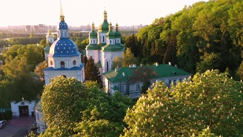 Kiev, Vydubitsky Saint Michael monastery and river Dnepr 4K Vídeos de archivo 131237493