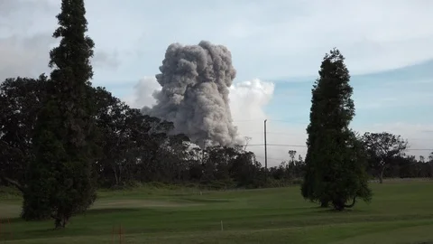 Kilauea Volcano Eruption 2018 - Large Ash Cloud Erupts From Summit Crater Stock Footage 90367349