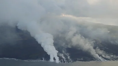 Kilauea Volcano Flyover Stock-Footage 91701028