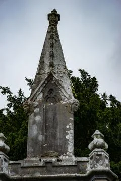KILLARNEY, IRELAND - AUGUST 20, 2017: Aghadoe Church and Round Tower in Stock Photos