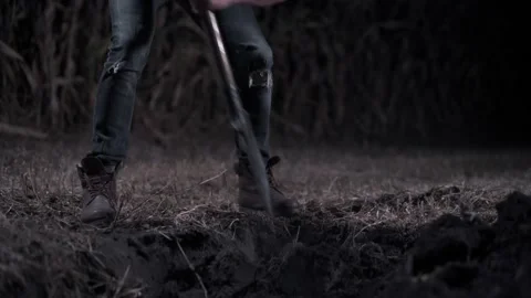 Killer digs grave at night. Stock Footage 162119589