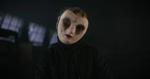 Killer Stock-Footage 141939153