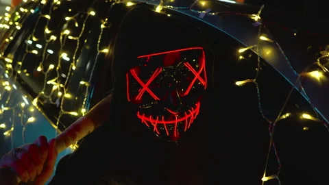 The killer in the scary mask is ready to clean up. Video stock 140784890