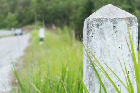 A kilometer stone on the road. Stock-Fotos