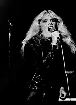 Kim Carnes performs on Solid Gold, 1983 Credit: Ron Wolfson / MediaPunch..... Stock Photos