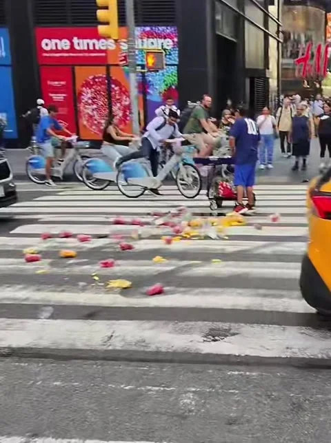 Kind Strangers Help a Fruit Vendor at NYC's Times Square, New York City, New Yor Stock Footage 342077514