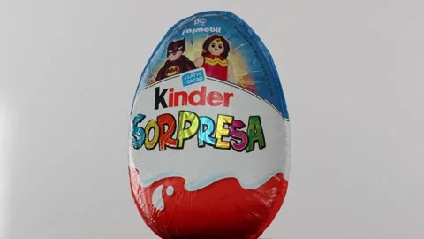 Kinder Surprise egg by Ferrero featuring DC Playmobil Superhero characters Vidéo 318356298